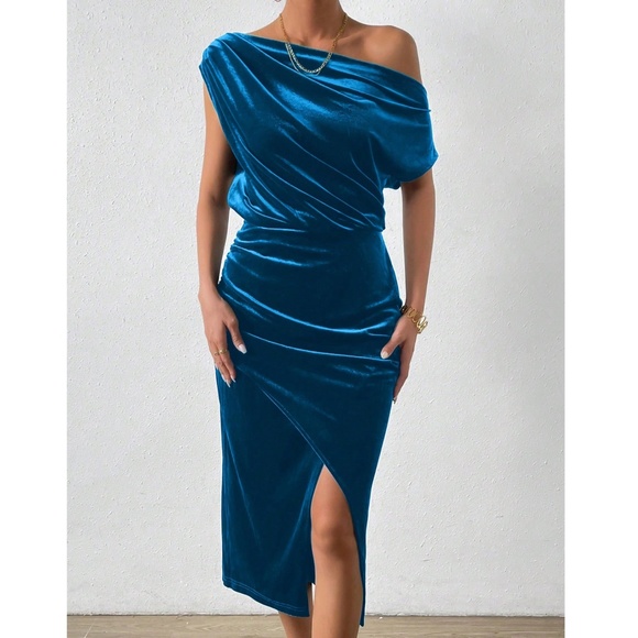 Luxe Velvet One Shoulder Ruched Party Evening Dress - Picture 2 of 8